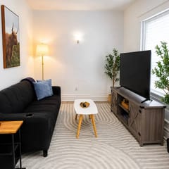 Spacious Modern 2BR Apartment • Sleeps 6