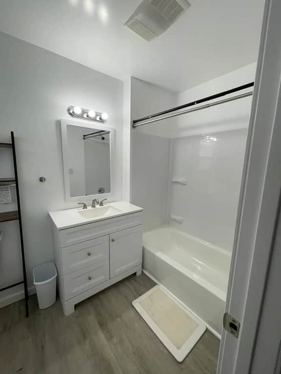 Renovated 2 Bedroom Unit - USA Side - Image 3