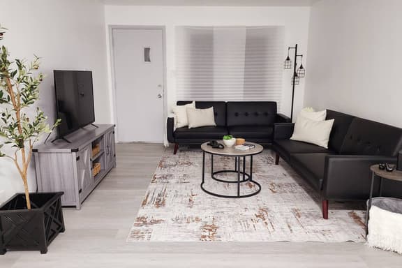 Grand Manor 2BR | USA Side | Free Parking - Image 1